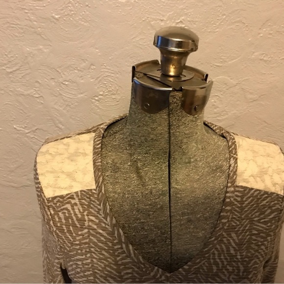 NWT The Buckle Long Sleeve Tee - Picture 2 of 4